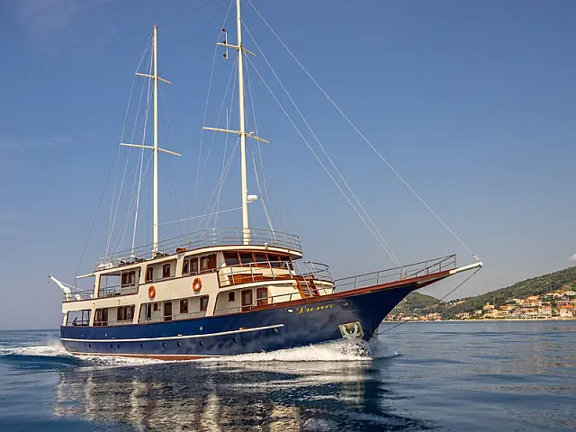 Motorsailer Luna